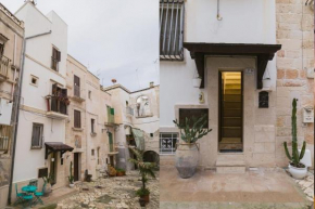 The sea among the rooftops - house in the city center Monopoli
